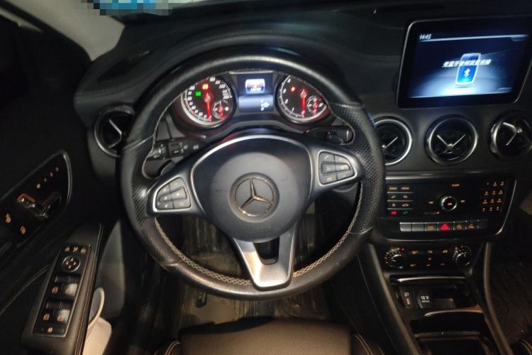 Used Mercedes-Benz GLA 2018 GLA 200 Fashion Model Steering Wheel