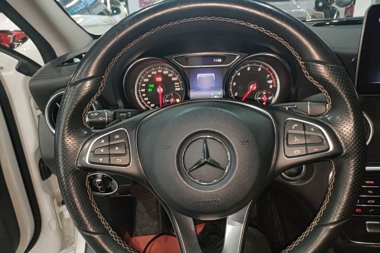 Used Mercedes-Benz GLA 2018 GLA 200 Fashion Model Steering Wheel