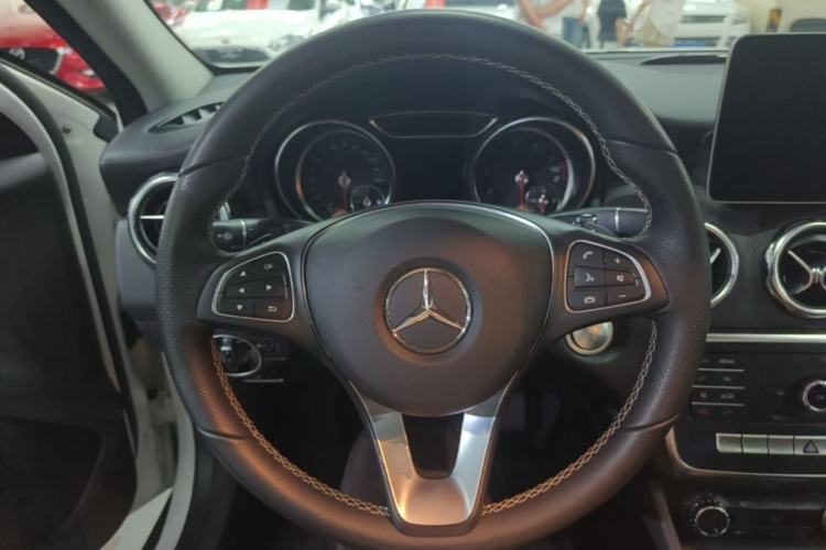 Used Mercedes-Benz GLA 2018 GLA 200 Sport Edition Steering Wheel