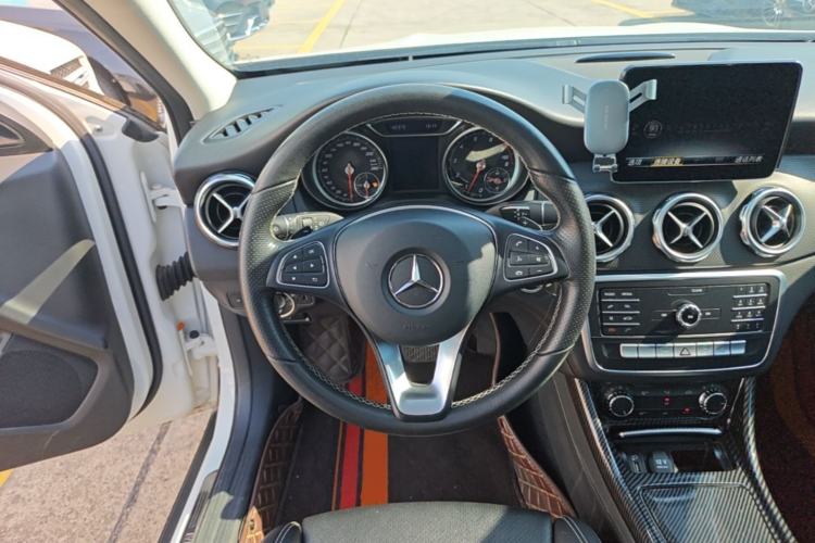 Used Mercedes-Benz GLA 2018 GLA 200 Sport Edition Steering Wheel