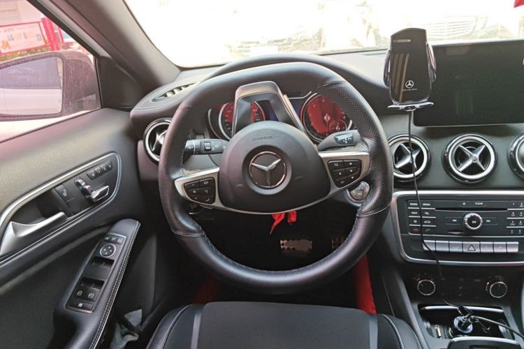 Used Mercedes-Benz GLA 2018 GLA 200 Polar Limited Edition Steering Wheel