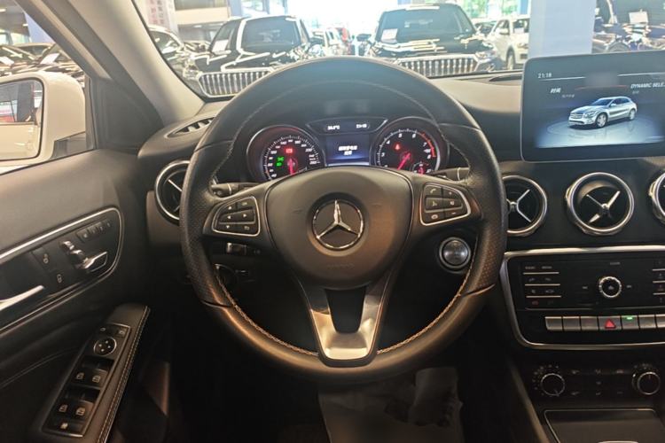 Used Mercedes-Benz GLA 2018 GLA 200 Sport Edition Steering Wheel