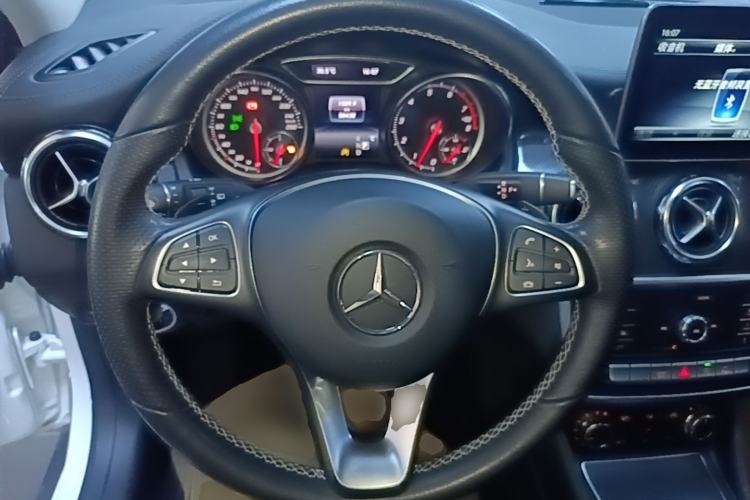 Used Mercedes-Benz GLA 2018 GLA 200 Fashion Model Steering Wheel