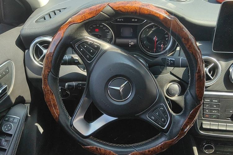Used Mercedes-Benz GLA 2018 GLA 220 4MATIC Sport Edition Steering Wheel