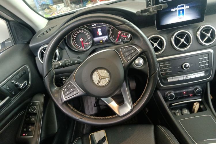 Used Mercedes-Benz GLA 2018 GLA 200 Sport Edition Steering Wheel