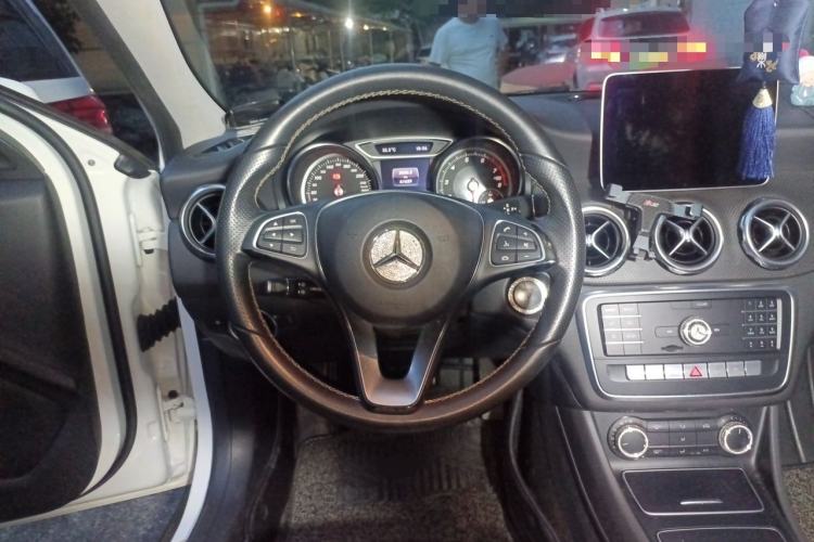 Used Mercedes-Benz GLA 2018 GLA 200 Sport Edition Steering Wheel