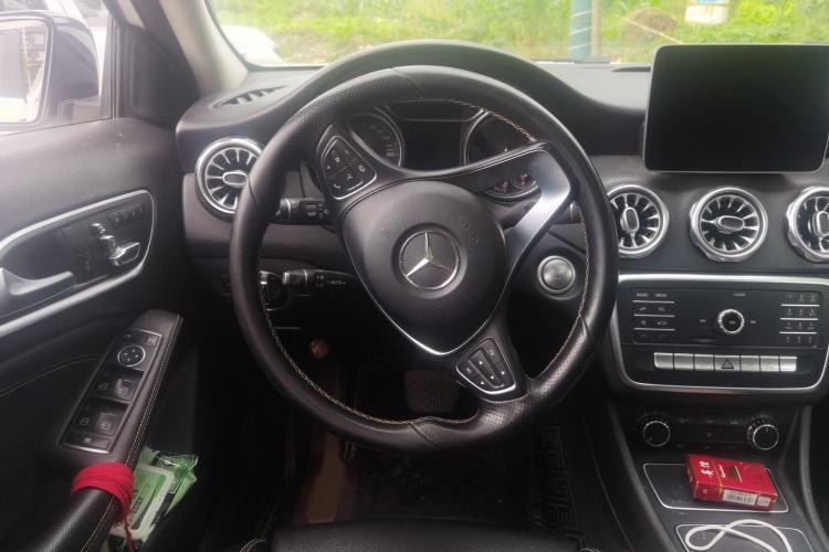 Used Mercedes-Benz GLA 2018 GLA 200 Sport Edition Steering Wheel