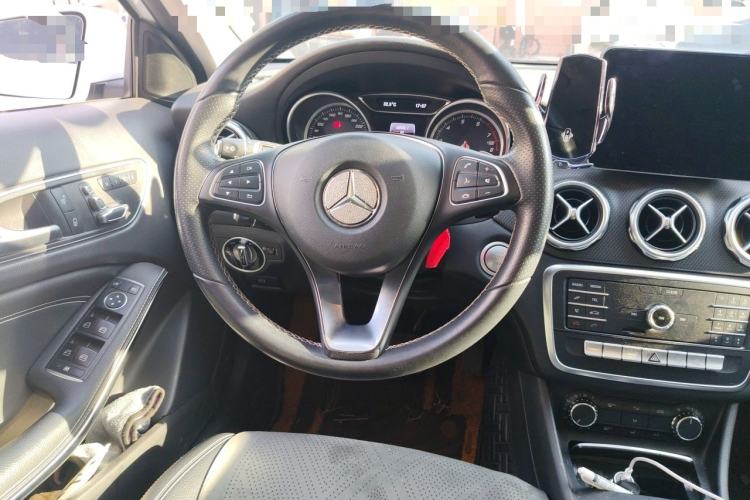 Used Mercedes-Benz GLA 2018 GLA 200 Sport Edition Steering Wheel