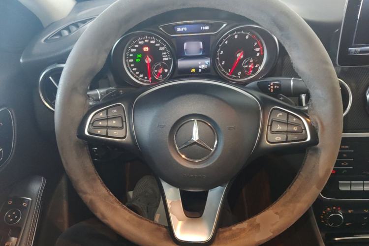 Used Mercedes-Benz GLA 2018 GLA 200 Sport Edition Steering Wheel