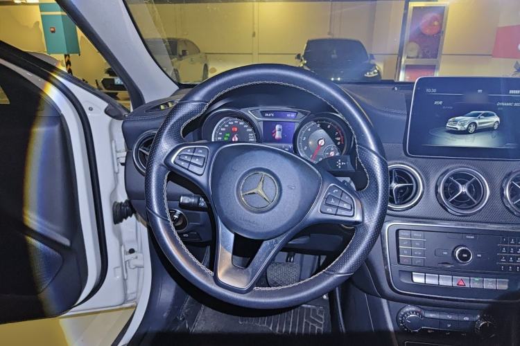 Used Mercedes-Benz GLA 2018 GLA 200 Fashion Model Steering Wheel