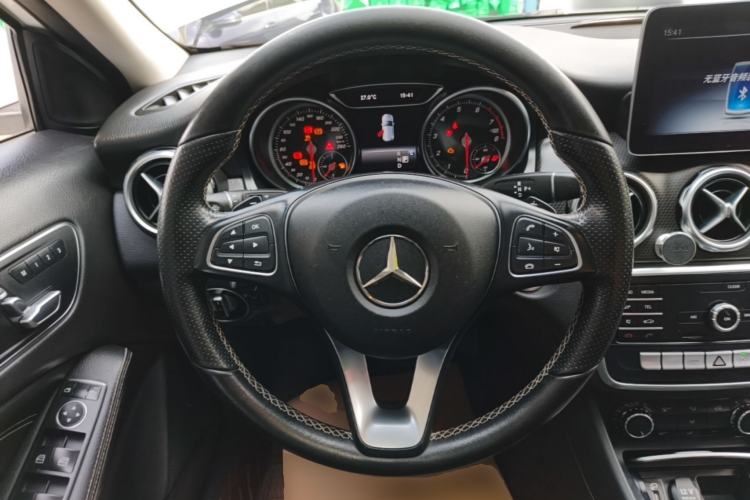 Used Mercedes-Benz GLA 2018 GLA 200 Sport Edition Steering Wheel