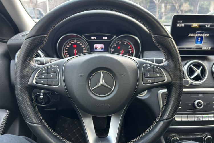 Used Mercedes-Benz GLA 2018 GLA 200 Fashion Model Steering Wheel