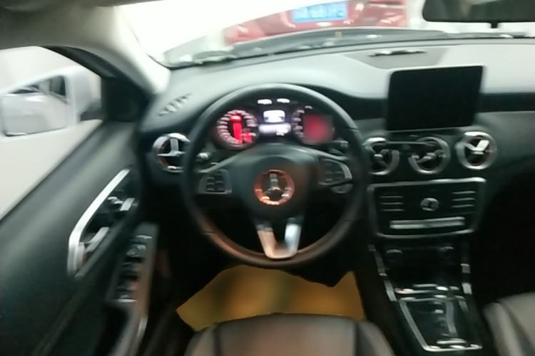 Used Mercedes-Benz GLA 2018 GLA 200 Fashion Model Steering Wheel