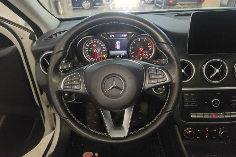 Used Mercedes-Benz GLA 2018 GLA 200 Sport Edition Steering Wheel