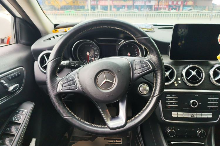 Used Mercedes-Benz GLA 2018 GLA 200 Fashion Model Steering Wheel