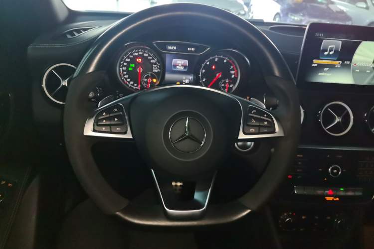 Used Mercedes-Benz GLA 2018 GLA 200 Polar Limited Edition Steering Wheel