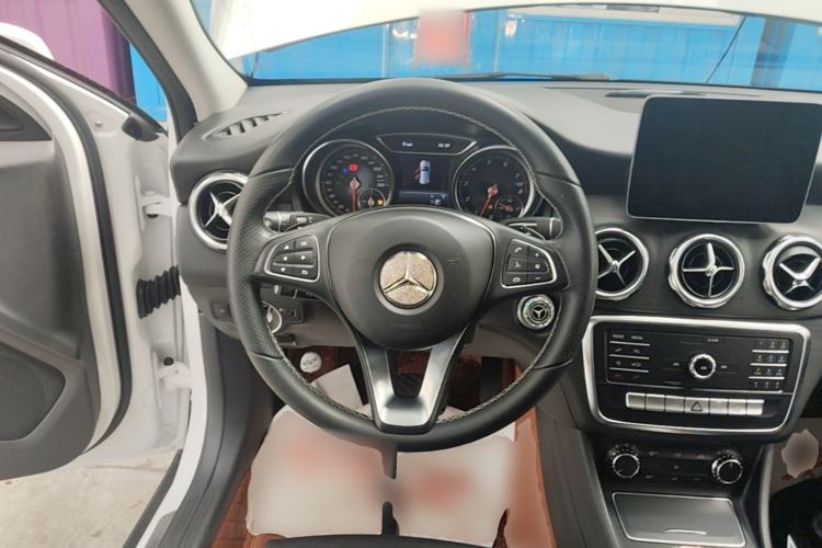 Used Mercedes-Benz GLA 2018 GLA 200 Sport Edition Steering Wheel