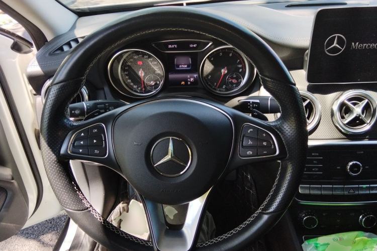 Used Mercedes-Benz GLA 2018 GLA 220 4MATIC Sport Edition Steering Wheel