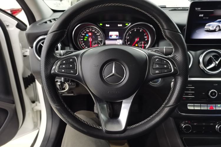 Used Mercedes-Benz GLA 2018 GLA 200 Sport Edition Steering Wheel