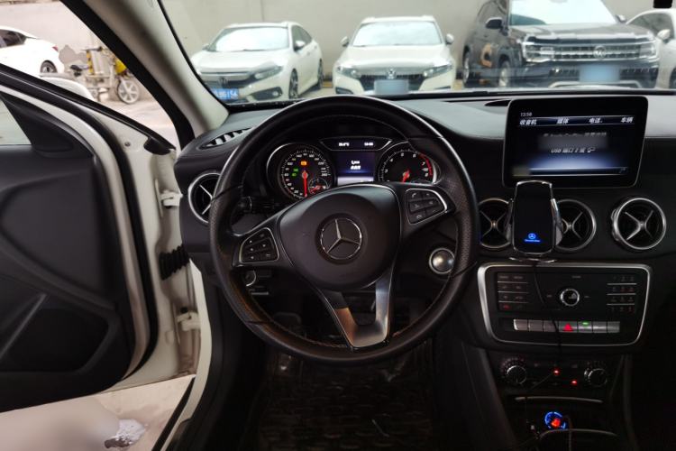Used Mercedes-Benz GLA 2018 GLA 200 Fashion Model Steering Wheel