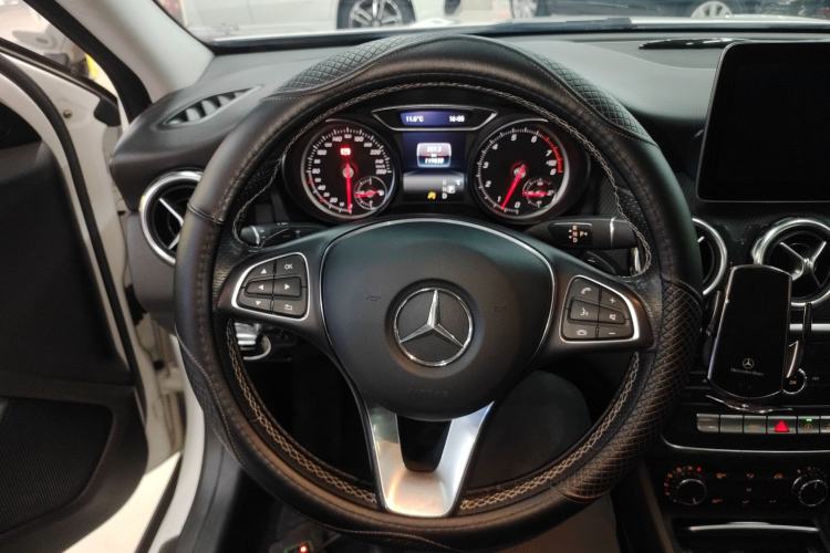 Used Mercedes-Benz GLA 2018 GLA 200 Sport Edition Steering Wheel