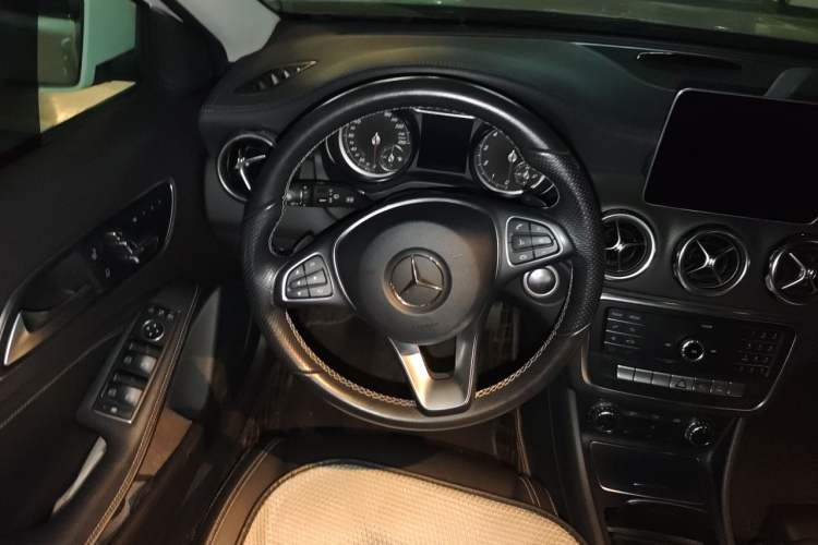 Used Mercedes-Benz GLA 2018 GLA 200 Fashion Model Steering Wheel