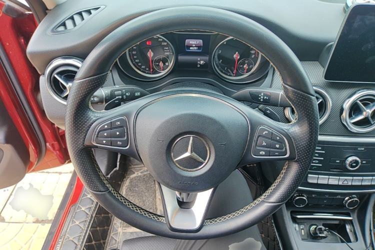 Used Mercedes-Benz GLA 2018 GLA 200 Sport Edition Steering Wheel