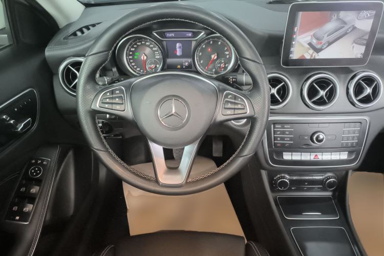 Used Mercedes-Benz GLA 2018 GLA 200 Fashion Model Steering Wheel