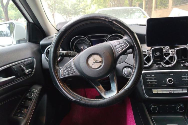 Used Mercedes-Benz GLA 2018 GLA 200 Fashion Model Steering Wheel