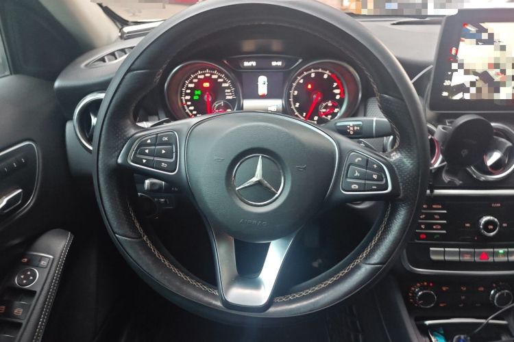 Used Mercedes-Benz GLA 2018 GLA 200 Sport Edition Steering Wheel