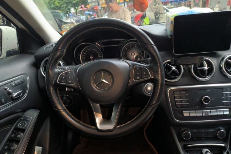 Used Mercedes-Benz GLA 2018 GLA 200 Sport Edition Steering Wheel