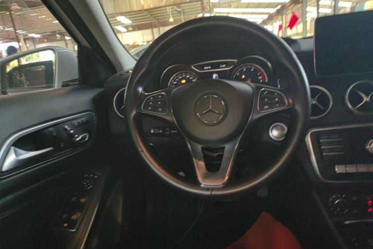 Used Mercedes-Benz GLA 2018 GLA 200 Fashion Model Steering Wheel