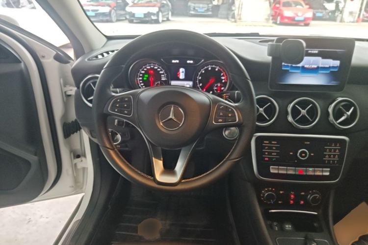 Used Mercedes-Benz GLA 2018 GLA 200 Sport Edition Steering Wheel