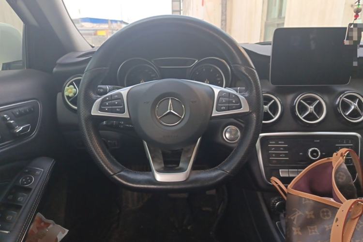 Used Mercedes-Benz GLA 2018 GLA 200 Sport Edition Steering Wheel