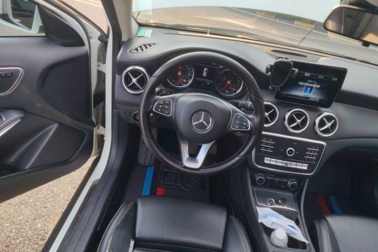 Used Mercedes-Benz GLA 2018 GLA 200 Sport Edition Steering Wheel