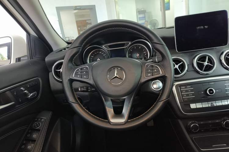 Used Mercedes-Benz GLA 2018 GLA 200 Fashion Model Steering Wheel