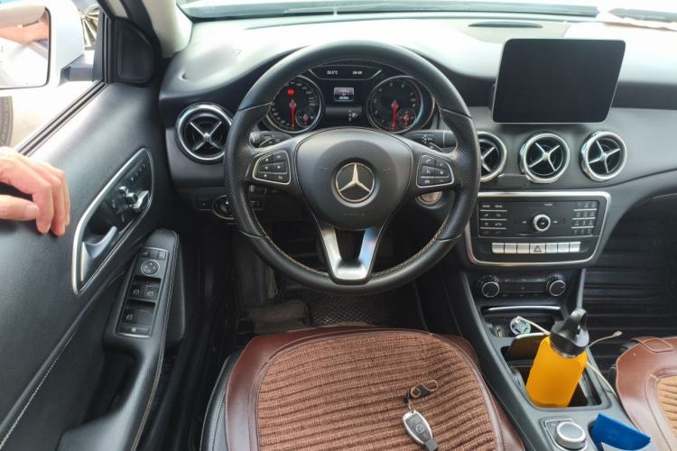 Used Mercedes-Benz GLA 2018 GLA 200 Sport Edition Steering Wheel