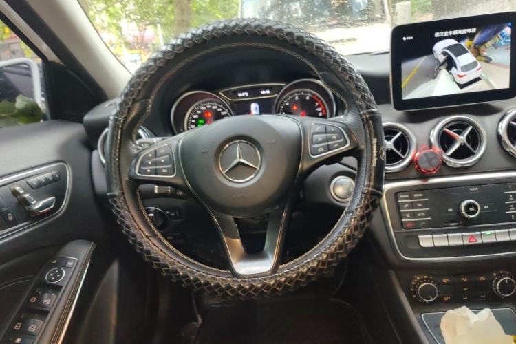 Used Mercedes-Benz GLA 2018 GLA 200 Sport Edition Steering Wheel