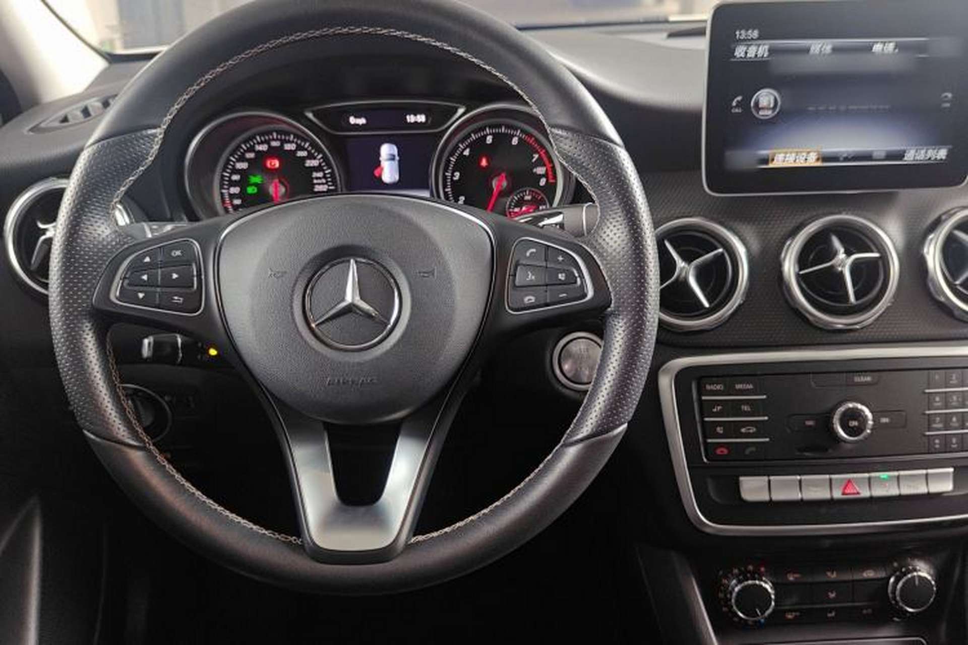 Used Mercedes-Benz GLA 2018 GLA 200 Sport Edition Steering Wheel