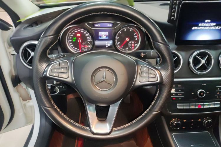 Used Mercedes-Benz GLA 2018 GLA 200 Sport Edition Steering Wheel