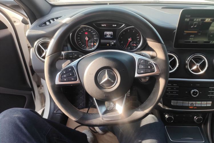 Used Mercedes-Benz GLA 2018 GLA 200 Polar Limited Edition Steering Wheel