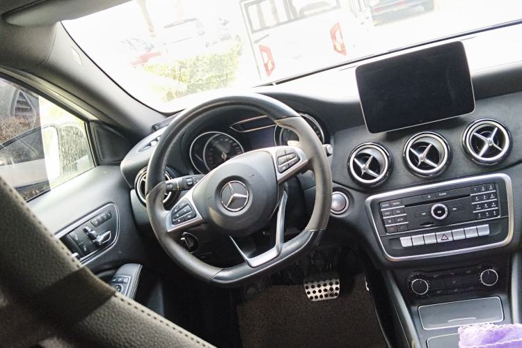 Used Mercedes-Benz GLA 2018 GLA 200 Polar Limited Edition Steering Wheel