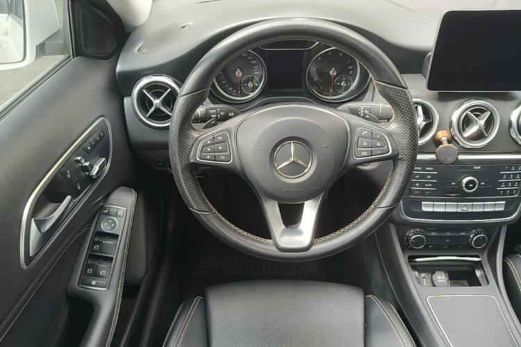 Used Mercedes-Benz GLA 2018 GLA 200 Sport Edition Steering Wheel