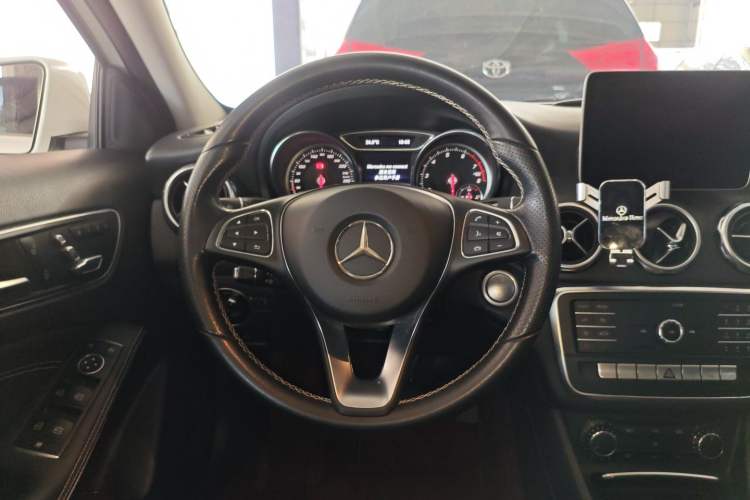 Used Mercedes-Benz GLA 2018 GLA 200 Sport Edition Steering Wheel
