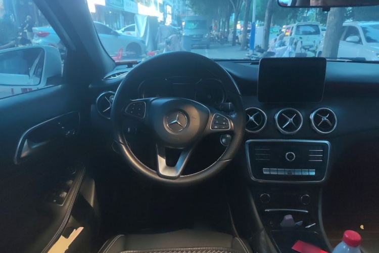 Used Mercedes-Benz GLA 2018 GLA 200 Sport Edition Steering Wheel