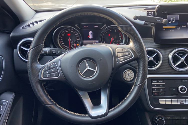Used Mercedes-Benz GLA 2018 GLA 200 Sport Edition Steering Wheel