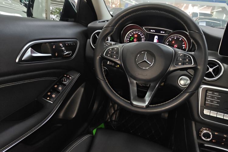 Used Mercedes-Benz GLA 2018 GLA 220 4MATIC Sport Edition Steering Wheel