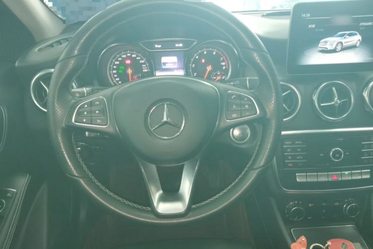 Used Mercedes-Benz GLA 2018 GLA 200 Sport Edition Steering Wheel