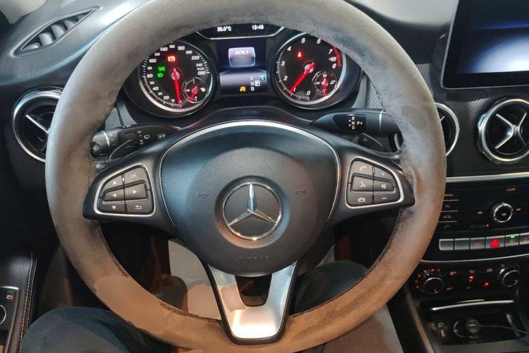 Used Mercedes-Benz GLA 2018 GLA 200 Sport Edition Steering Wheel