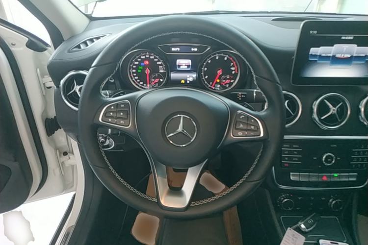 Used Mercedes-Benz GLA 2018 GLA 200 Fashion Model Steering Wheel